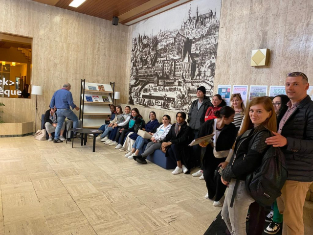 ASBL Cohésion cours de français débutant moyen avancé, A1 A2 B1 le matin le soir à coté de métro Madou à Saint Josse